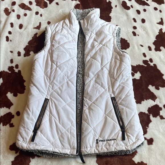 Free Country White Quilted Vest with Black Accents - Picture 1 of 3